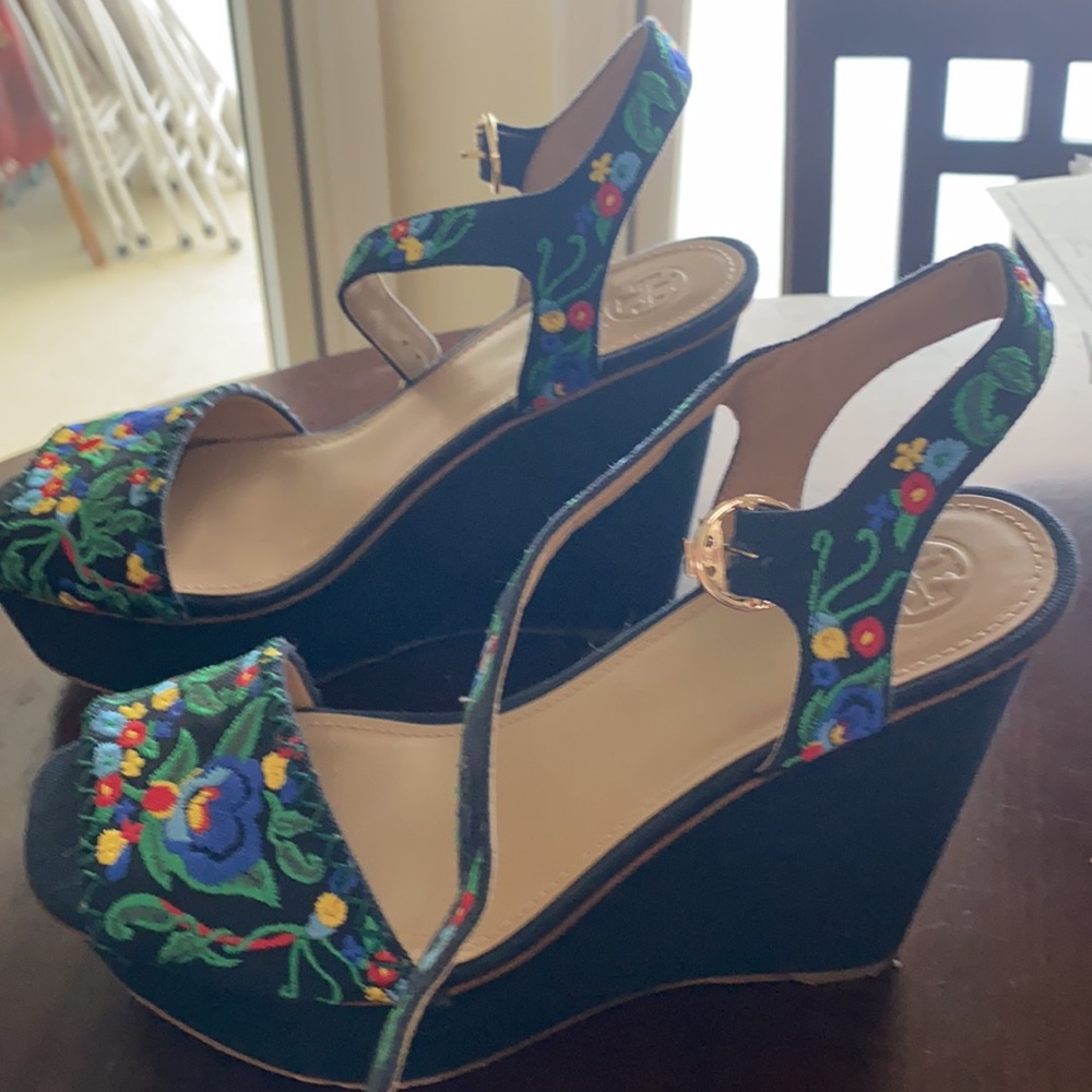 Tori Burch Wedges - Picture 2 of 4
